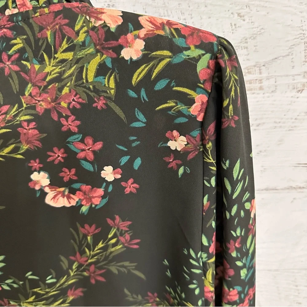 CeCe Women’s Floral Print Ruffled V-Neck Button Front Blouse - Picture 5 of 15